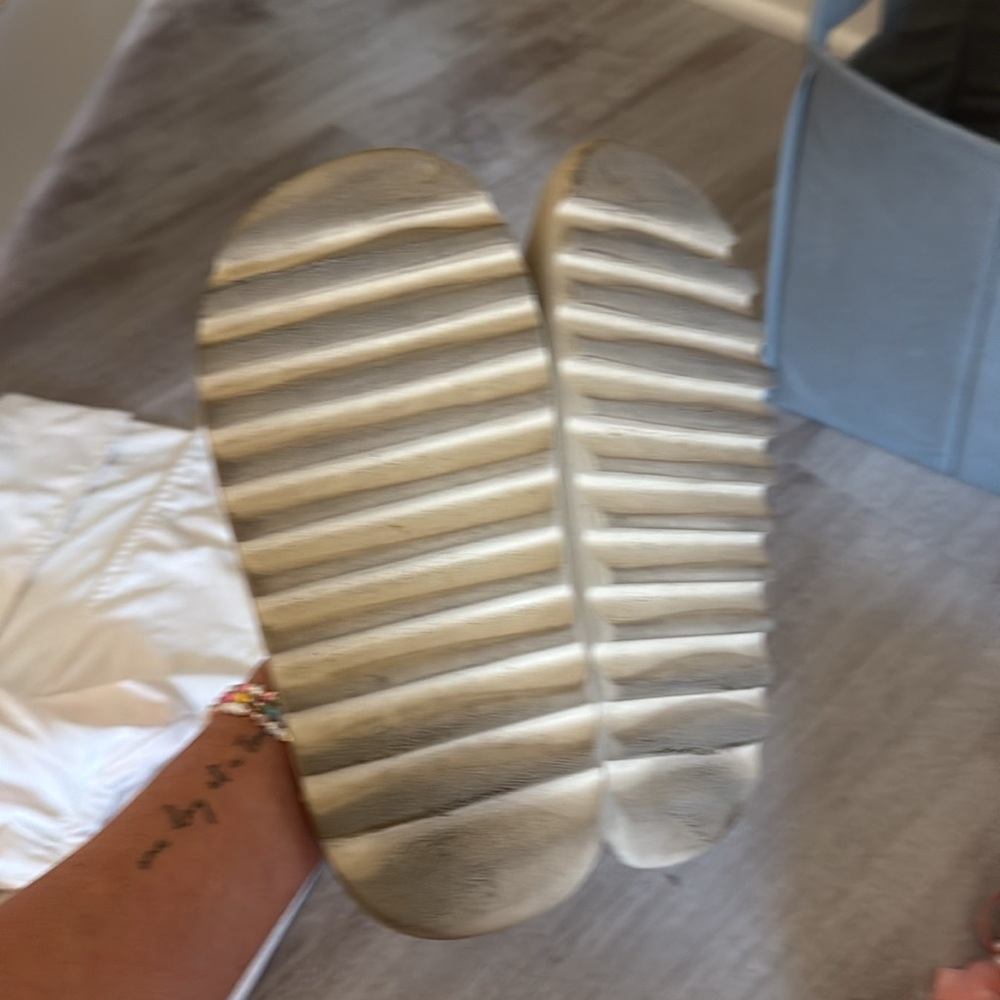 yeezys - Picture 2 of 2